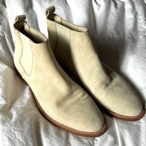 jenni kayne suede chelsea boots in ecru.